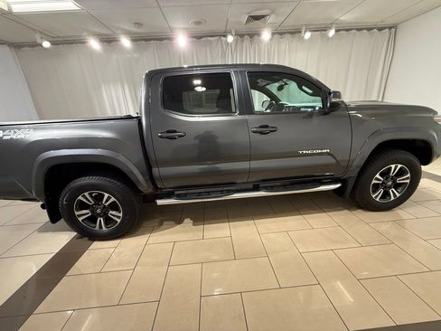 Used 2017 Toyota Tacoma TRD Sport w/ Tow Package (A/T) AWD/4WD image 6