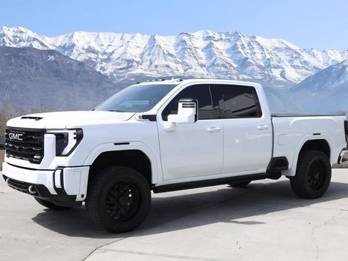 Used 2025 GMC Sierra 3500 AT4 w/ AT4 Premium Plus Package AWD/4WD image 2