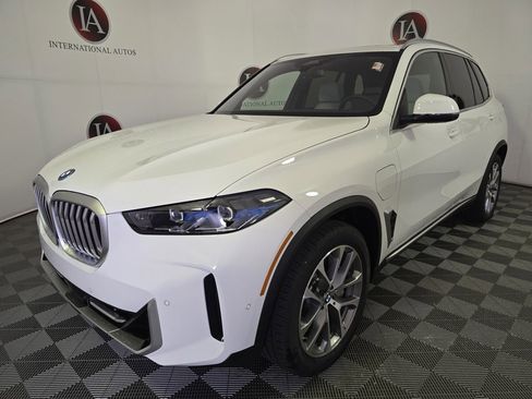 New 2026 BMW X5 xDrive50e w/ Climate Comfort Package image 5