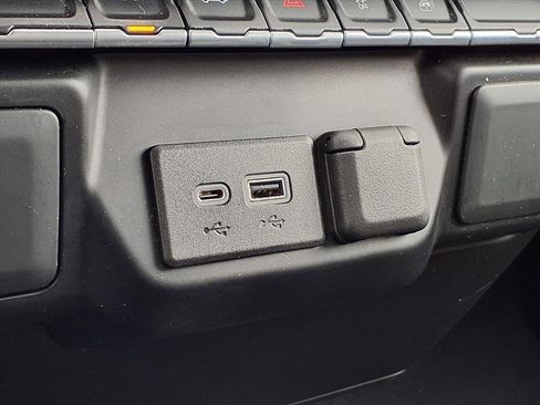 Used 2021 Chevrolet Silverado 1500 LT image 24