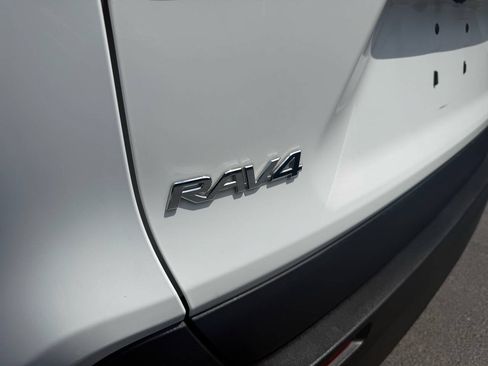Used 2021 Toyota RAV4 LE AWD/4WD image 33