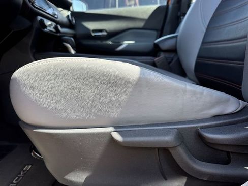 Used 2023 Nissan Kicks SR w/ SR Premium Package FWD image 12