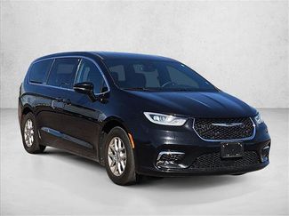 Used 2025 Chrysler Pacifica Select FWD video 3