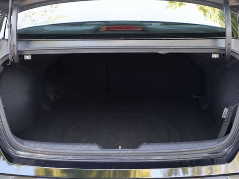 Used 2024 Hyundai Elantra Limited image 32