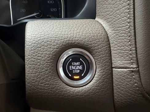 Used 2021 GMC Yukon Denali w/ Advanced Technology Package AWD/4WD image 28