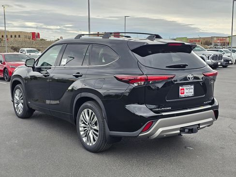 New 2026 Toyota Highlander Platinum AWD/4WD image 3