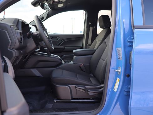 Used 2025 Chevrolet Colorado Trail Boss image 9