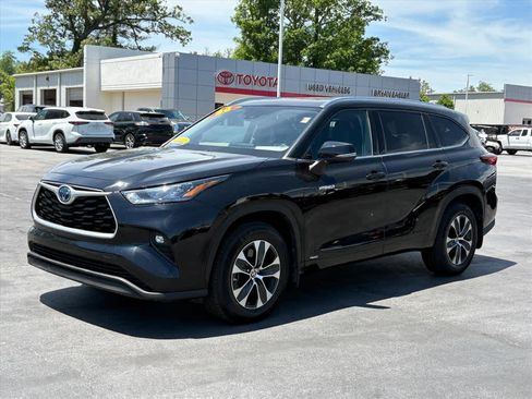 Used 2020 Toyota Highlander XLE AWD/4WD image 25