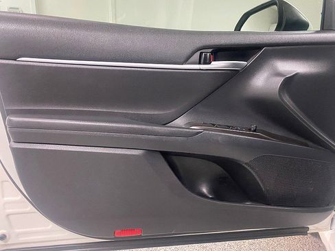 Used 2021 Toyota Camry SE image 11