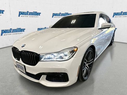 Used 2018 BMW 750i RWD image 1