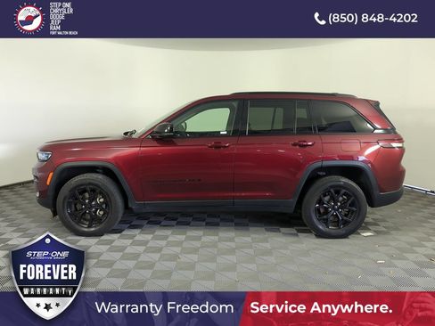 Used 2024 Jeep Grand Cherokee Altitude AWD/4WD image 3