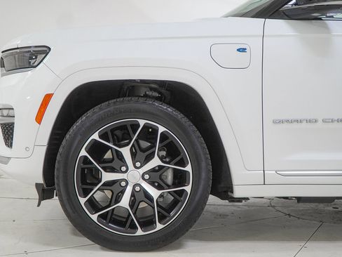 Used 2023 Jeep Grand Cherokee Summit AWD/4WD image 17