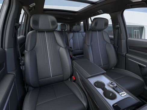 New 2027 Cadillac Vistiq Luxury AWD/4WD image 17