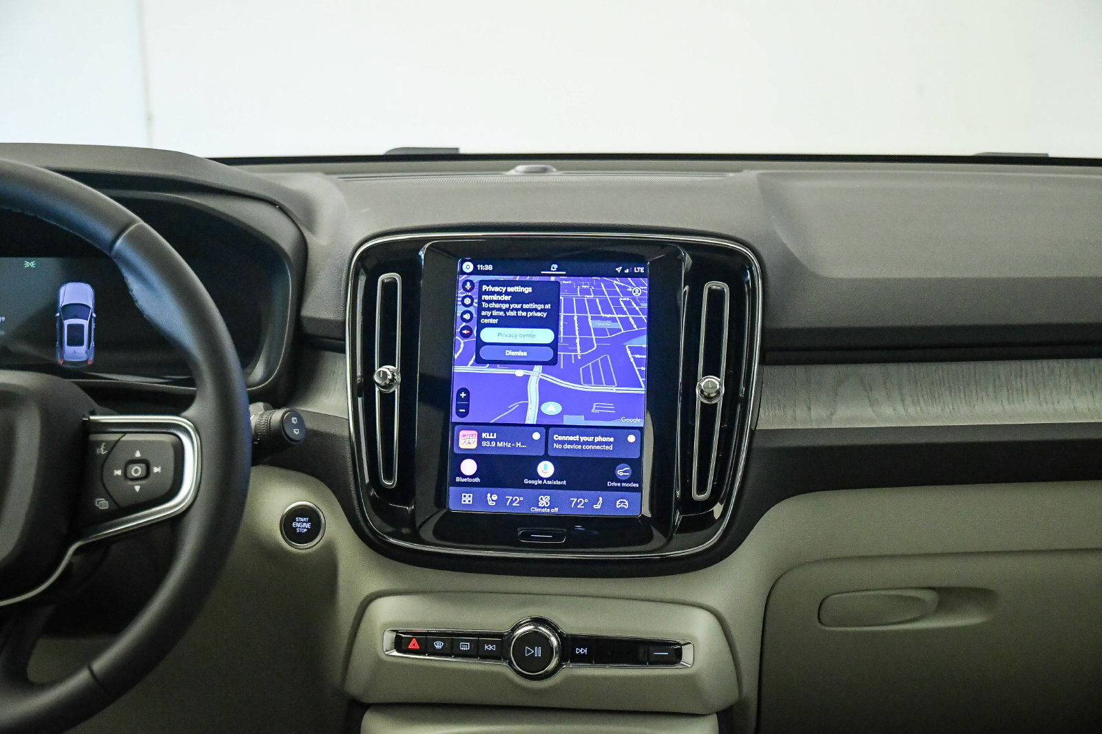 Used 2026 Volvo XC40 B4 Plus w/ Climate Package FWD image 14