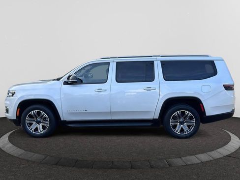 Used 2024 Jeep Wagoneer L Series II w/ Flexible Seating Group RWD image 2