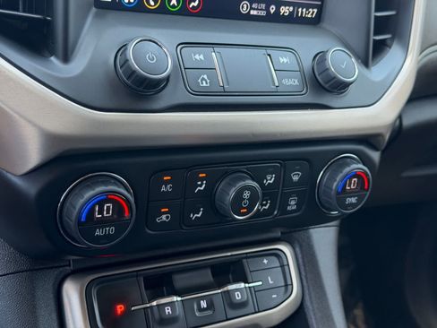 Used 2022 GMC Acadia Denali w/ Denali Ultimate Package FWD image 27