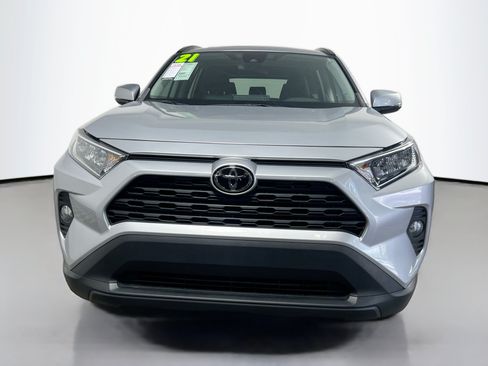 Used 2021 Toyota RAV4 XLE w/ Convenience Package FWD image 11