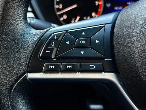 Used 2025 Nissan Altima 2.5 SV FWD image 21