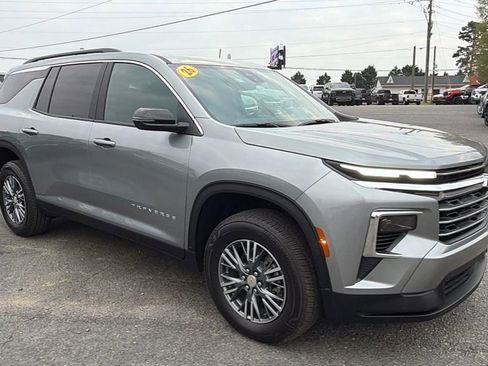 Certified 2026 Chevrolet Traverse LT image 3