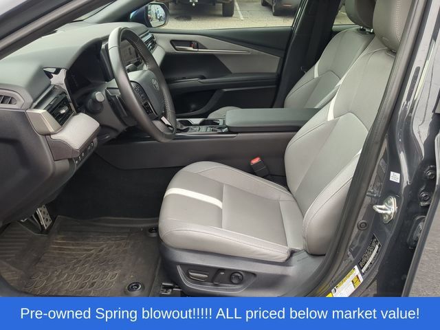Used 2025 Toyota Camry SE FWD image 23