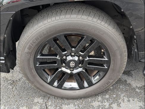 Used 2019 Toyota 4Runner Limited AWD/4WD image 9