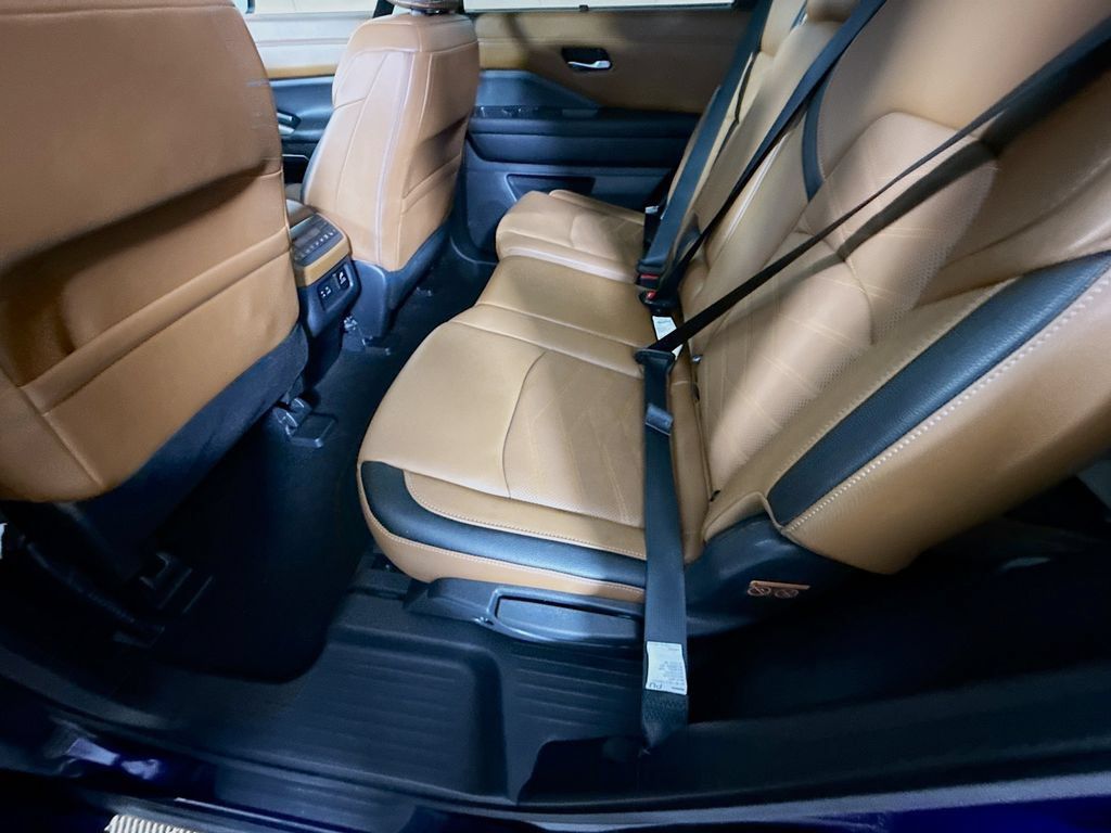 Certified 2024 Nissan Pathfinder Platinum w/ Cargo Package AWD/4WD image 30