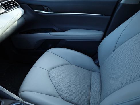 Used 2021 Toyota Camry XSE image 12