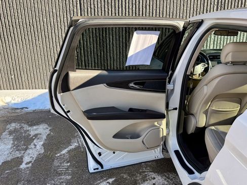 Used 2017 Lincoln MKX Reserve w/ Driver Assistance Package image 14