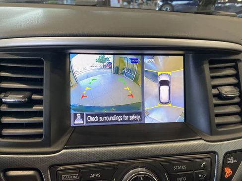 Used 2019 Nissan Pathfinder SL AWD/4WD image 20