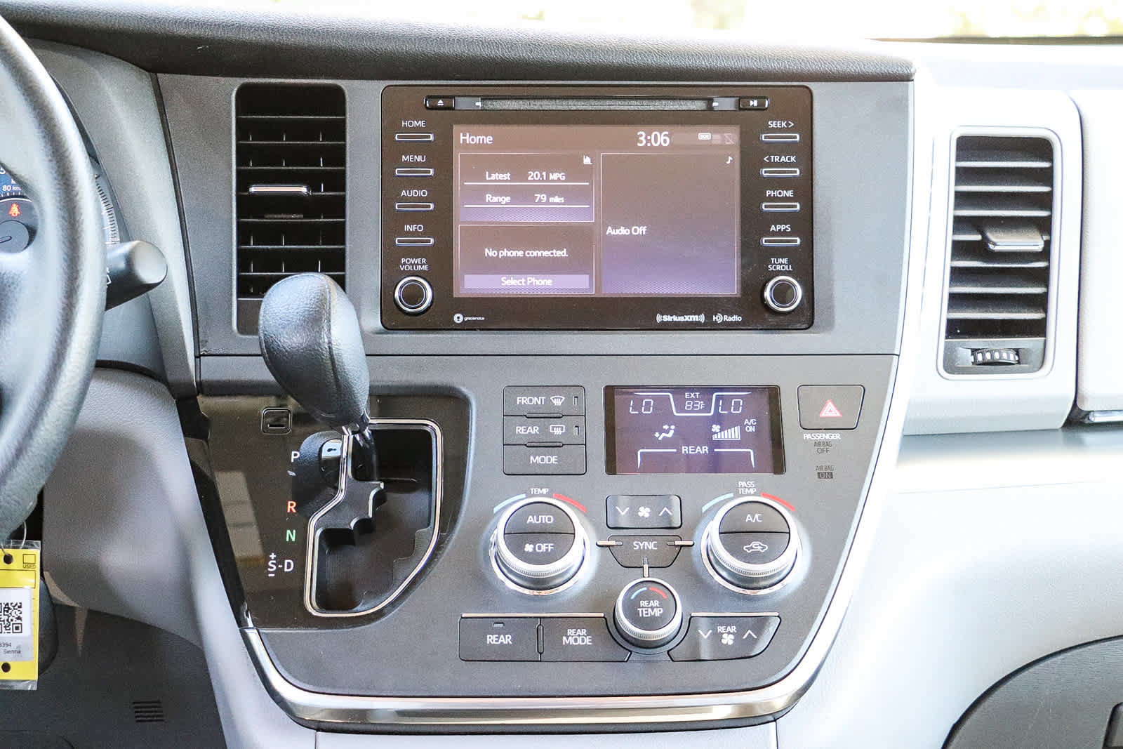 Used 2018 Toyota Sienna LE w/ Carpet Mat Package FWD image 14