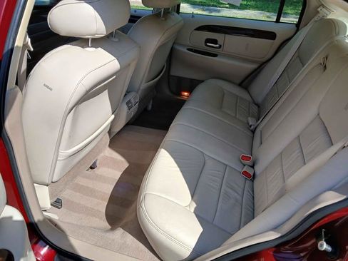 Used 1999 Lincoln Town Car Executive RWD image 14
