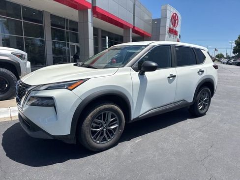 Used 2023 Nissan Rogue S AWD/4WD image 2