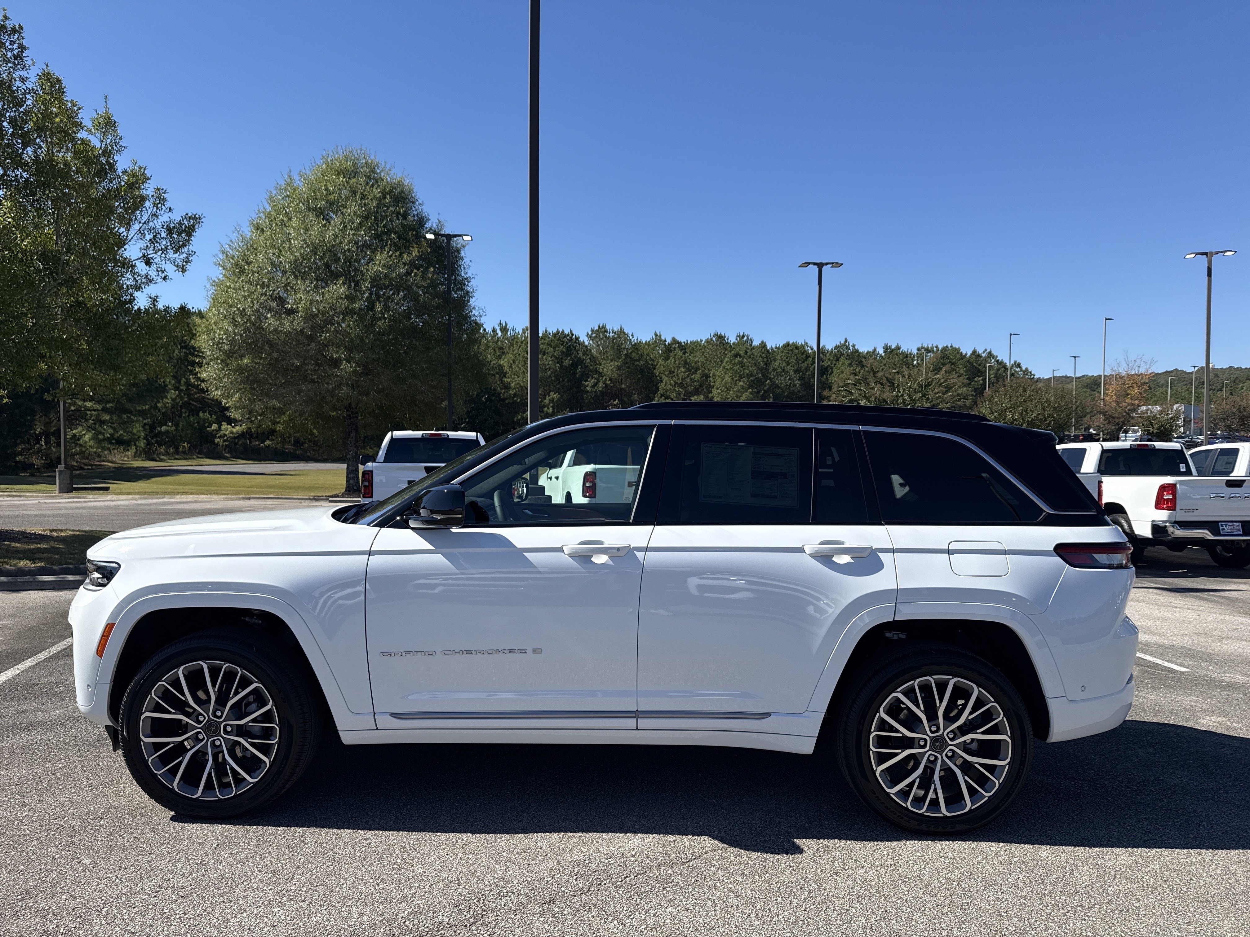 New 2027 Jeep Grand Cherokee Summit AWD/4WD image 4