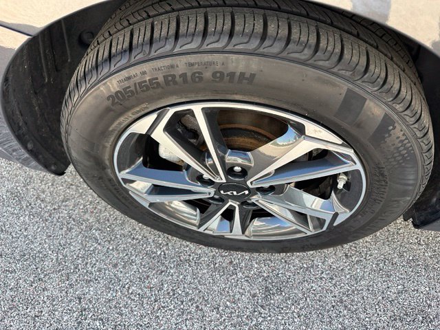 Used 2023 Kia Forte LXS w/ LXS Technology Package FWD image 9