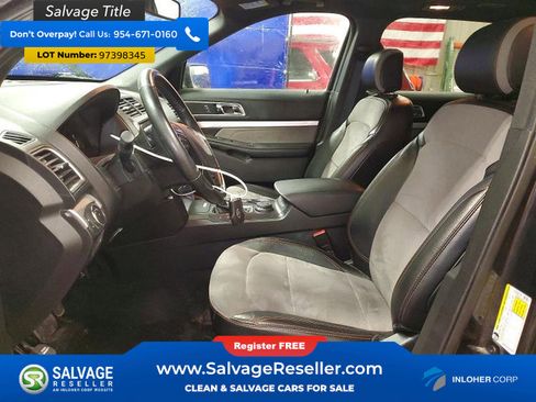Used 2017 Ford Explorer XLT w/ Equipment Group 202A image 4