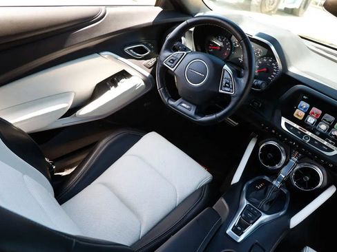 Used 2016 Chevrolet Camaro SS RWD image 21