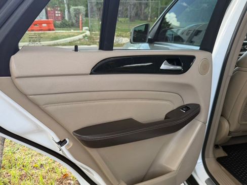 Used 2015 Mercedes-Benz ML 350 4MATIC w/ Premium 1 Package image 21