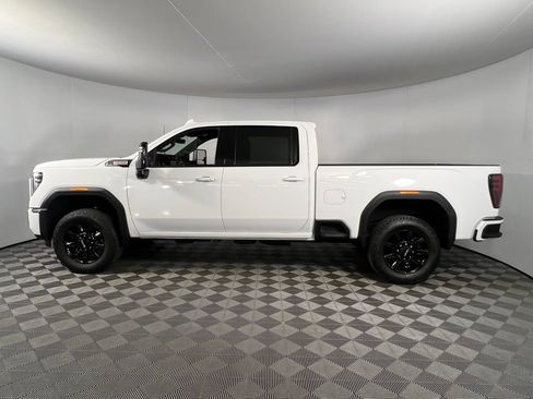 Used 2025 GMC Sierra 2500 AT4 image 11