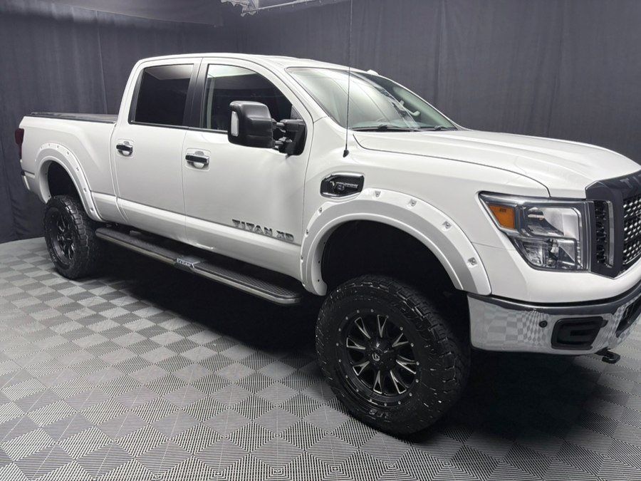 Used 2018 Nissan Titan XD 4x4 Crew Cab SV w/ SV Convenience Package image 15