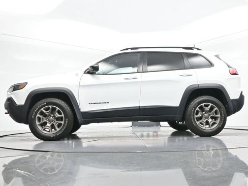 Used 2022 Jeep Cherokee Trailhawk w/ Premium Leather Package AWD/4WD image 50