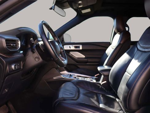 Used 2020 Ford Explorer Platinum w/ Premium Technology Package image 17