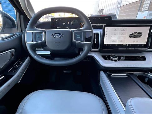 Used 2025 Ford Expedition Max Active image 10