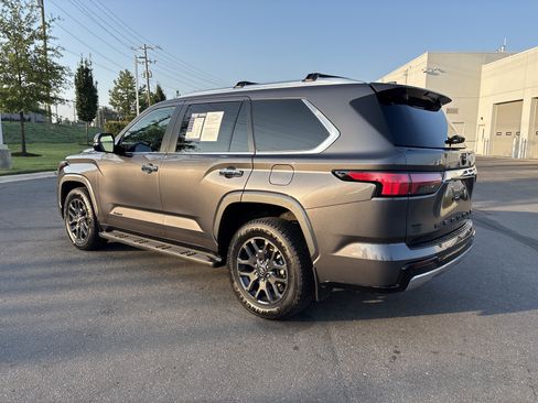 Used 2024 Toyota Sequoia Limited w/ Tow Technology Package AWD/4WD image 7