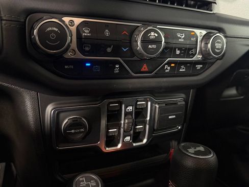 Used 2025 Jeep Wrangler Unlimited Sahara w/ Safety Group AWD/4WD image 19