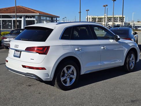 Used 2023 Audi Q5 2.0T Premium w/ Convenience Package image 3