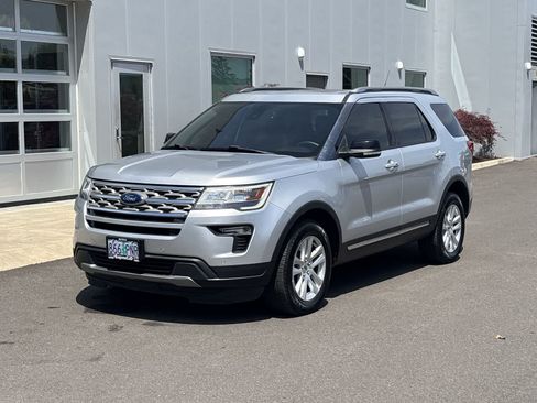 Used 2018 Ford Explorer XLT w/ Equipment Group 202A AWD/4WD image 1