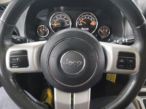 Used 2015 Jeep Compass High Altitude AWD/4WD image 16