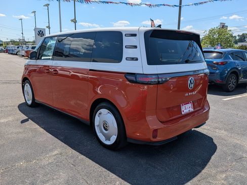 Used 2025 Volkswagen ID. Buzz Pro S Plus RWD image 5
