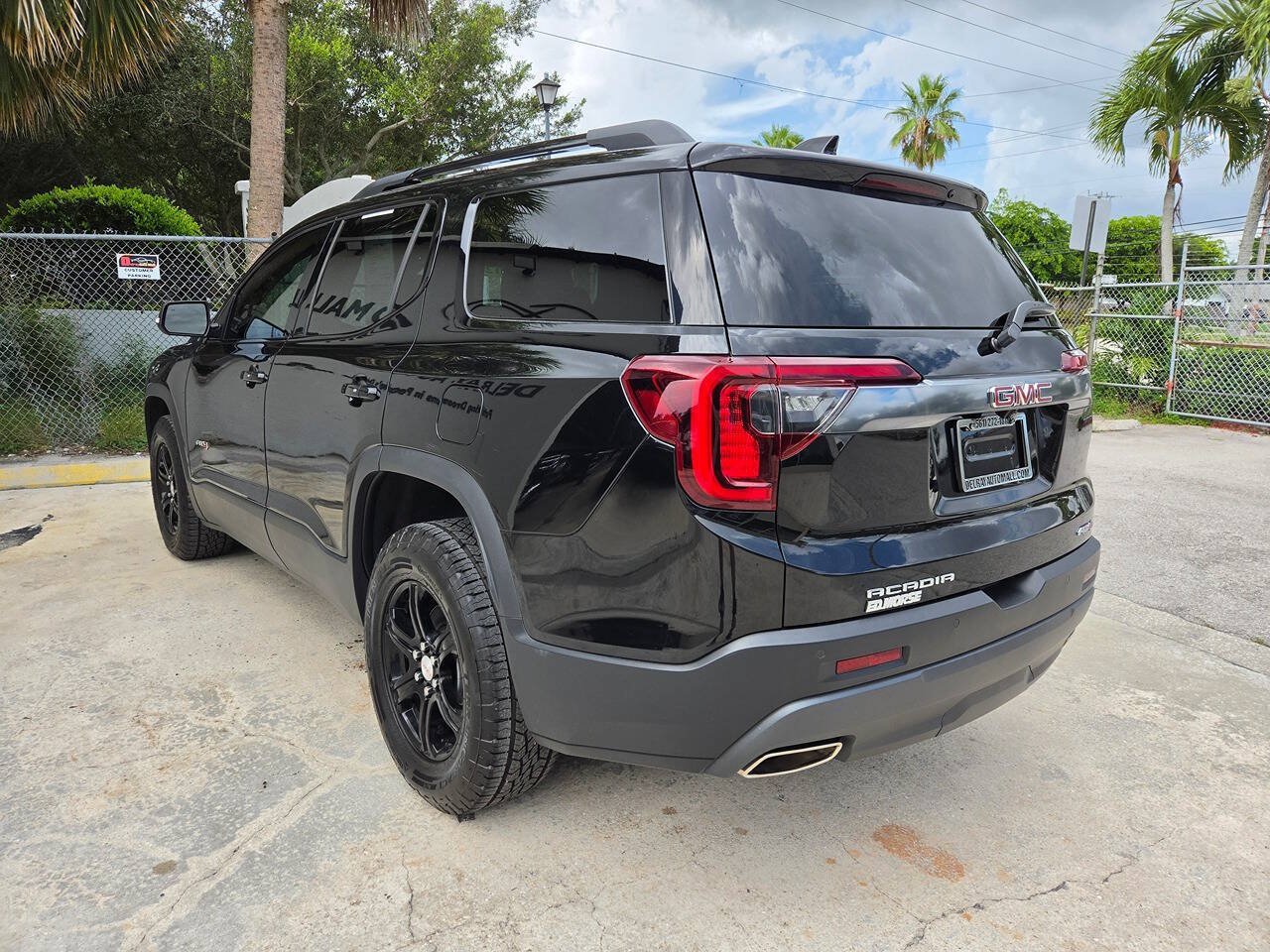 Used 2023 GMC Acadia AT4 AWD/4WD image 8