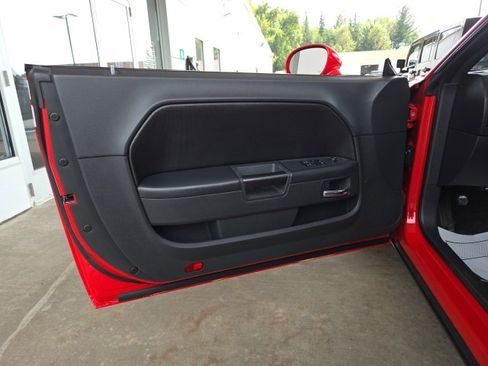 Used 2010 Dodge Challenger R/T image 32
